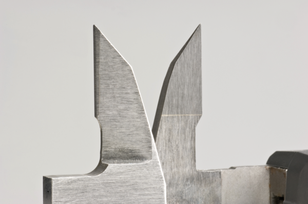 Calibrador con tecnología exclusiva de codificador ABSOLUTE, puntas de carburo (exteriores e interiores), cuchilla, 0 - 150 mm