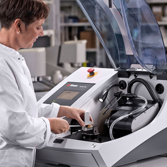 Cortadora metalográfica Accutom