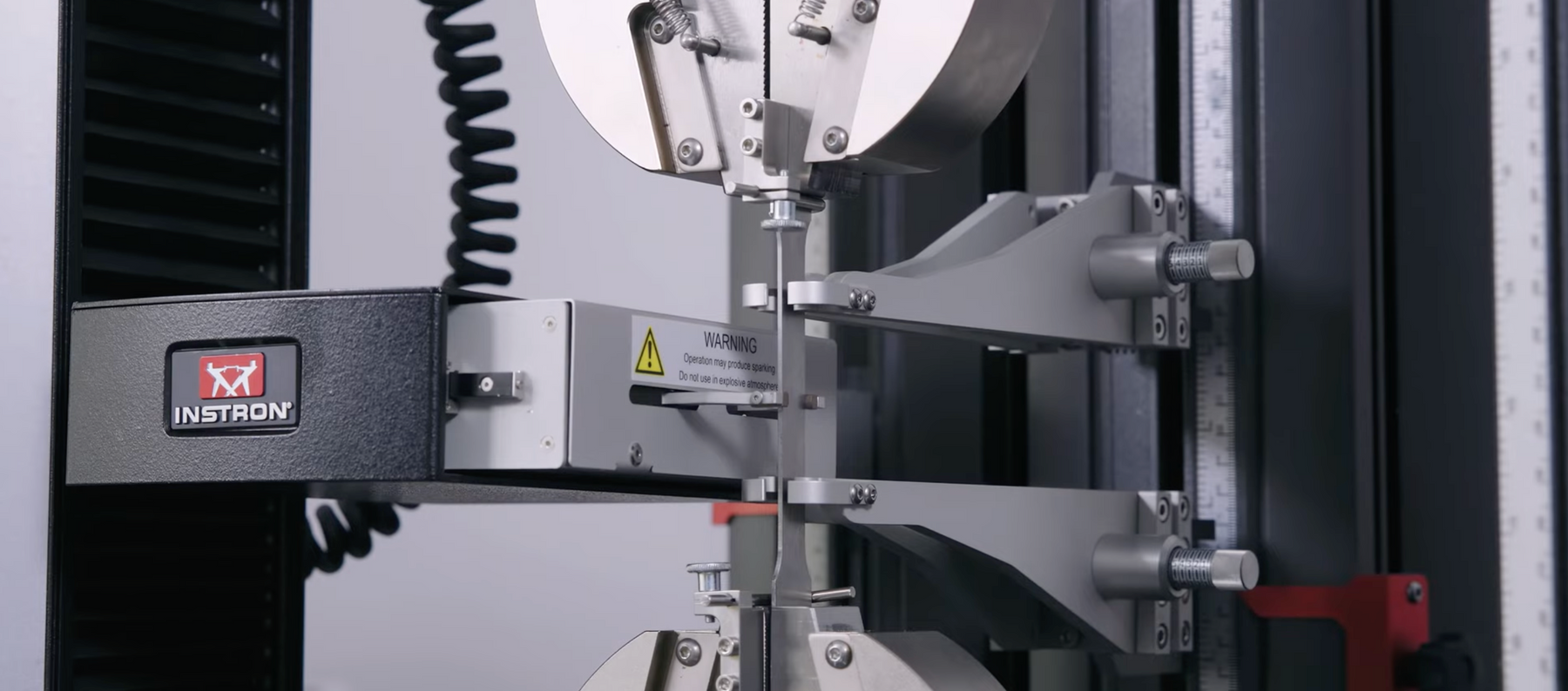 ¿Cómo se hace una prueba de tracción de materiales?